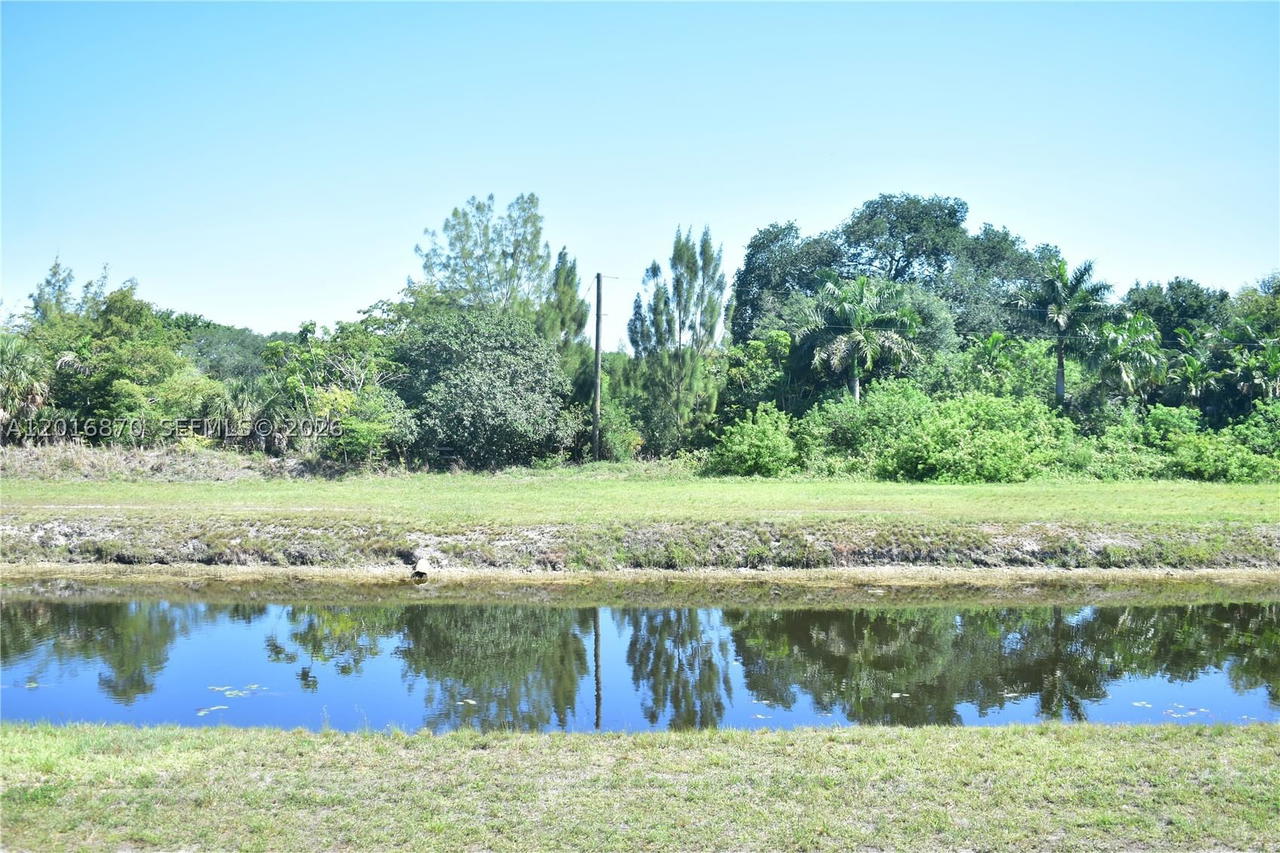 Real estate property located at 8851 Sunrise Lakes Blvd #207, Broward, Sunrise Lakes 76 Condo, Sunrise, FL