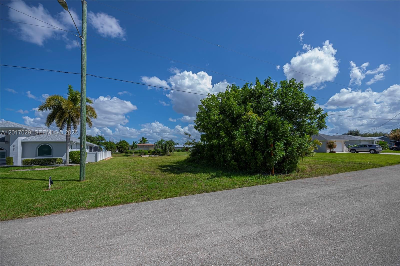 Real estate property located at 3725 SE 13th Ave, Lee, Cape Coral, Cape Coral, FL