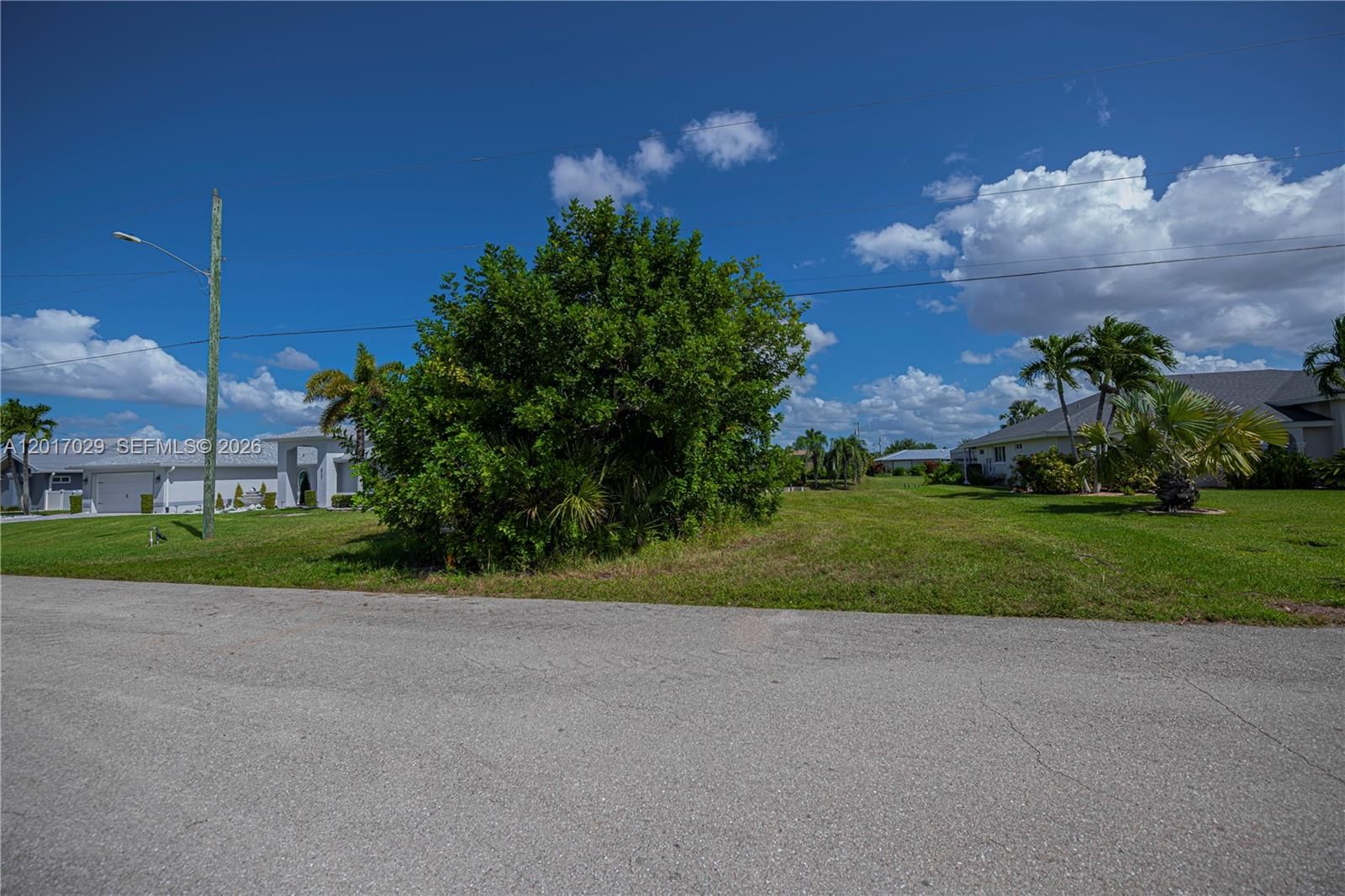 Real estate property located at 3725 SE 13th Ave, Lee, Cape Coral, Cape Coral, FL