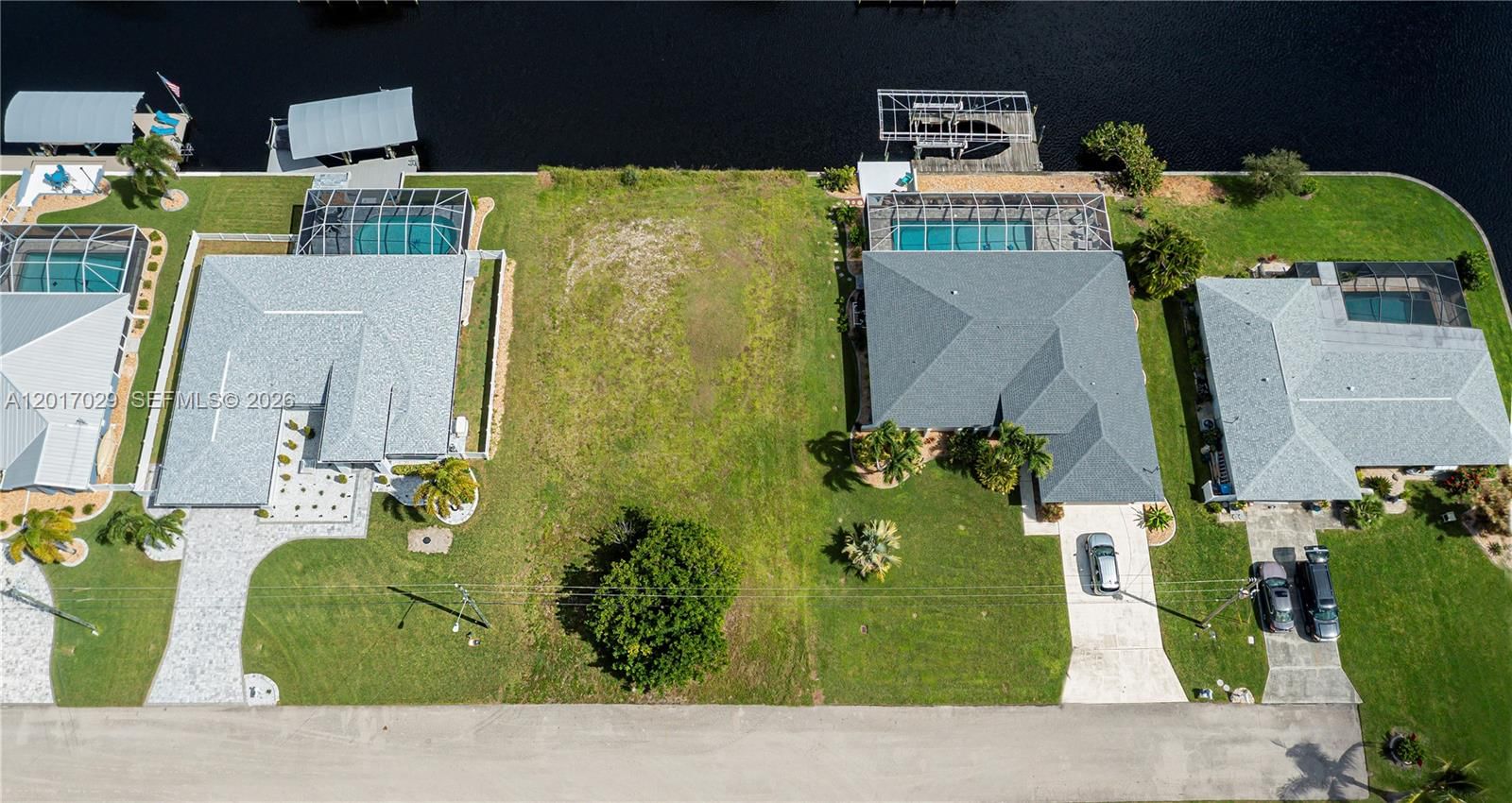 Real estate property located at 3725 SE 13th Ave, Lee, Cape Coral, Cape Coral, FL