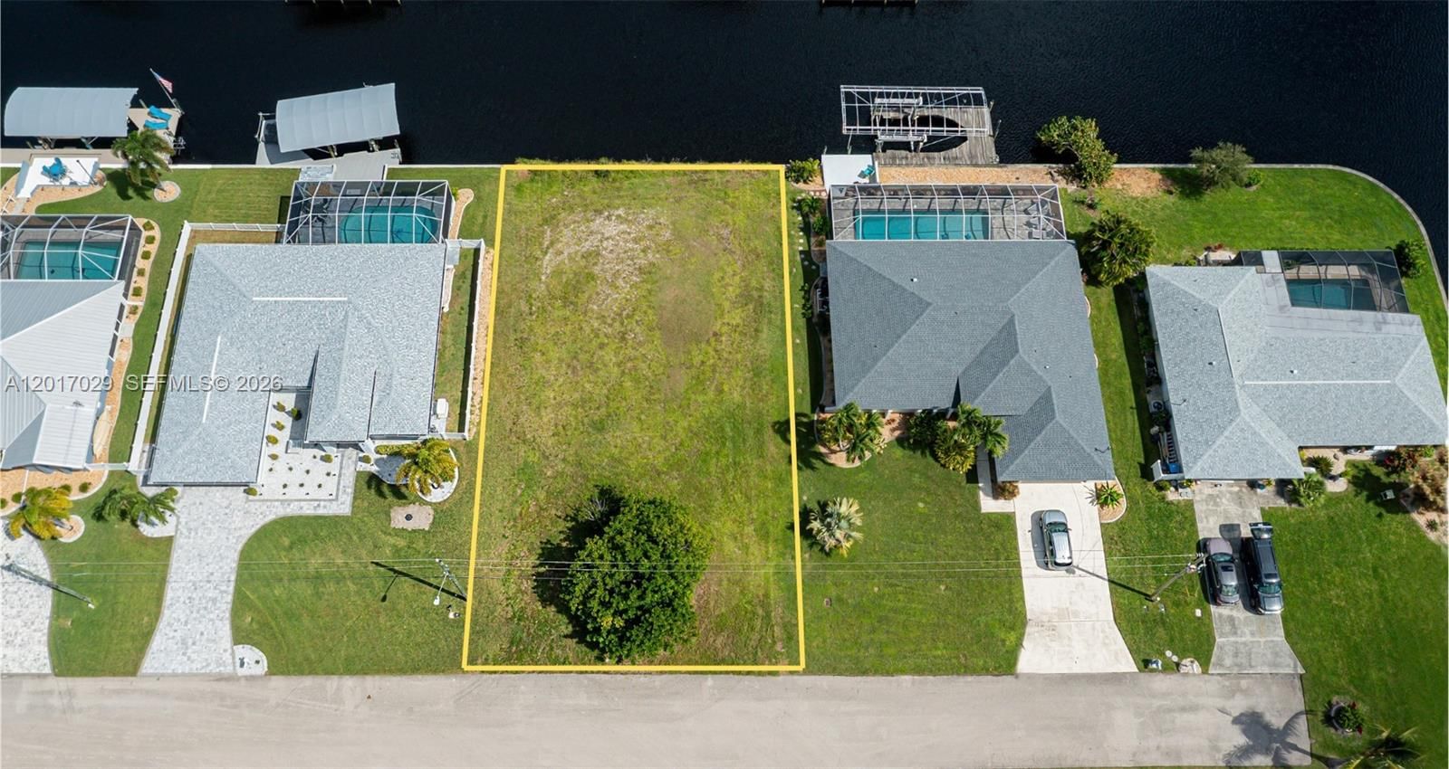 Real estate property located at 3725 SE 13th Ave, Lee, Cape Coral, Cape Coral, FL