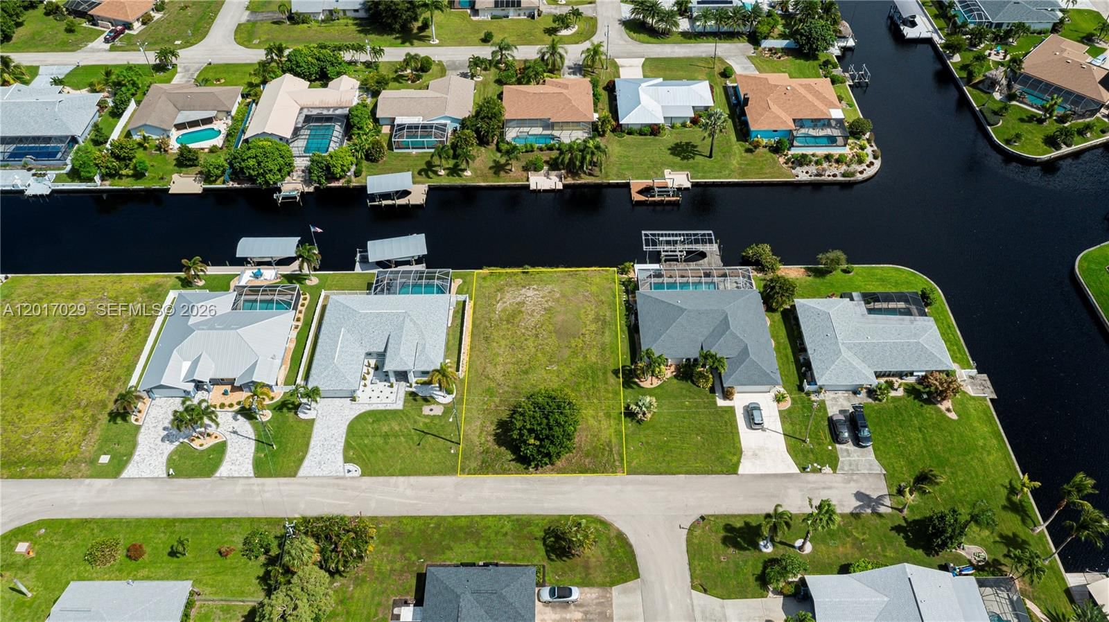 Real estate property located at 3725 SE 13th Ave, Lee, Cape Coral, Cape Coral, FL