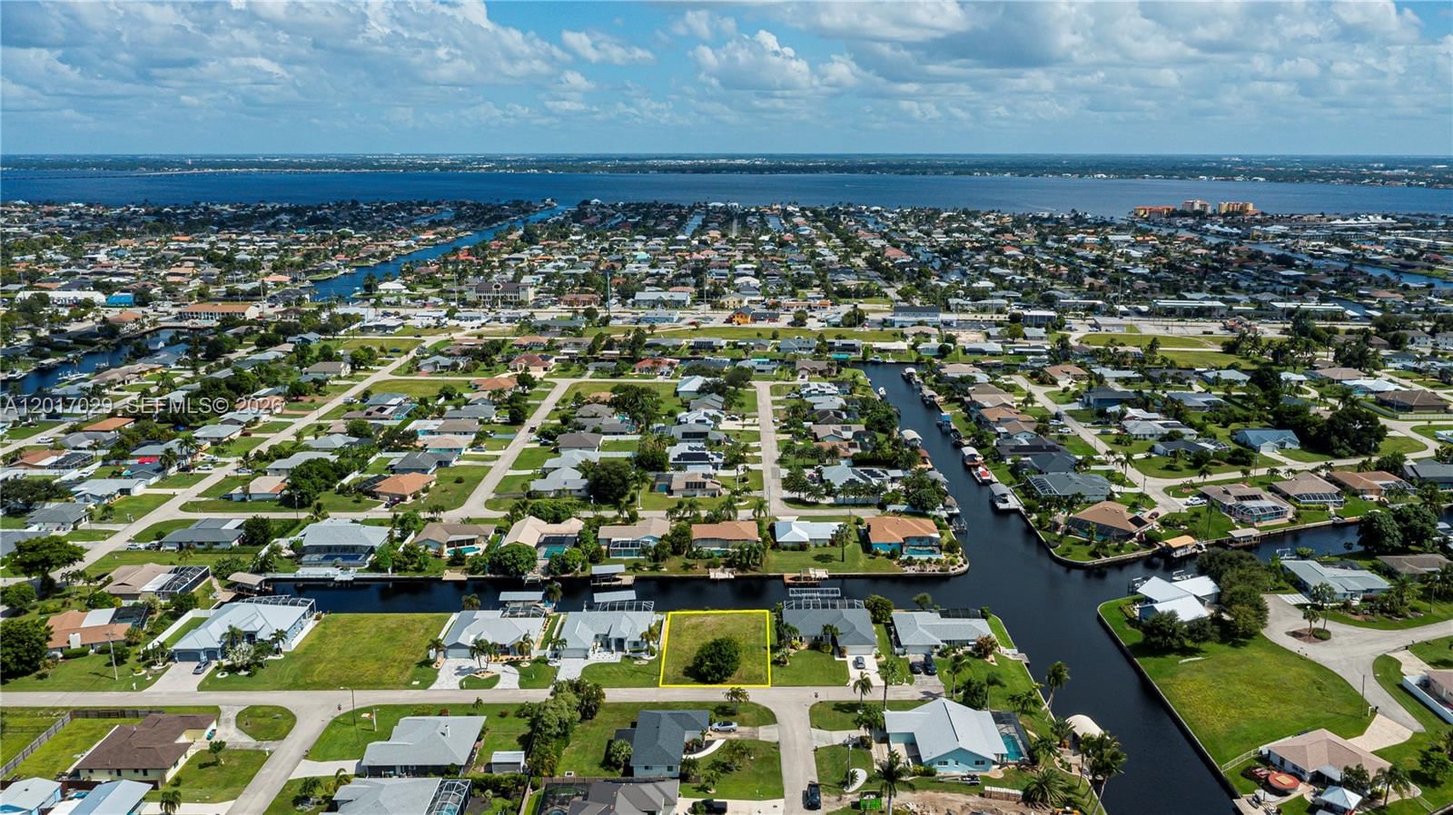 Real estate property located at 3725 SE 13th Ave, Lee, Cape Coral, Cape Coral, FL