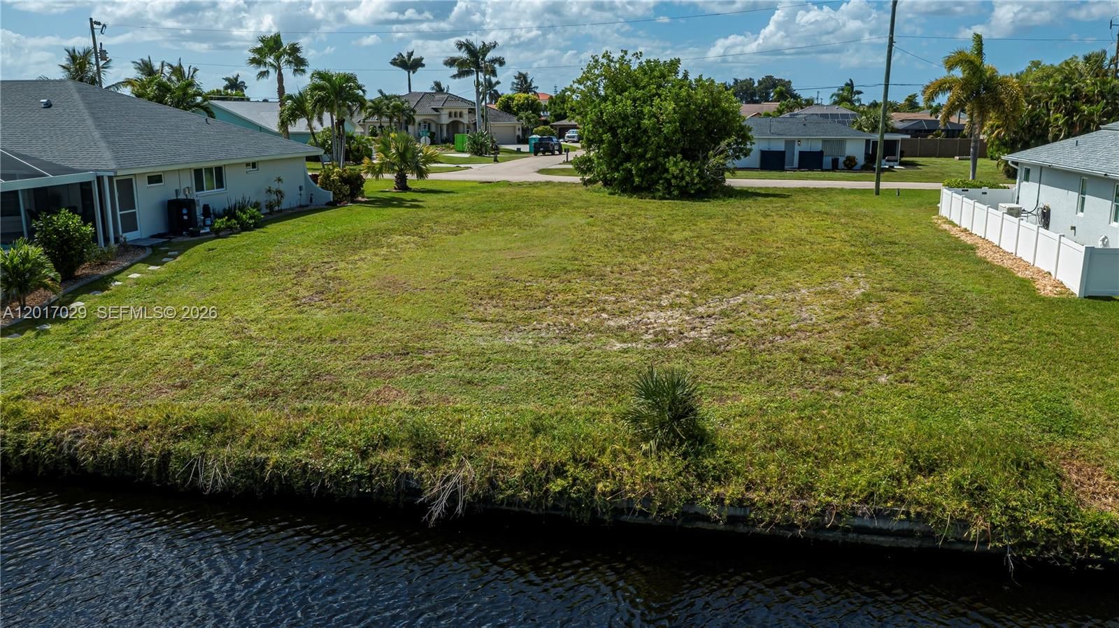 Real estate property located at 3725 SE 13th Ave, Lee, Cape Coral, Cape Coral, FL