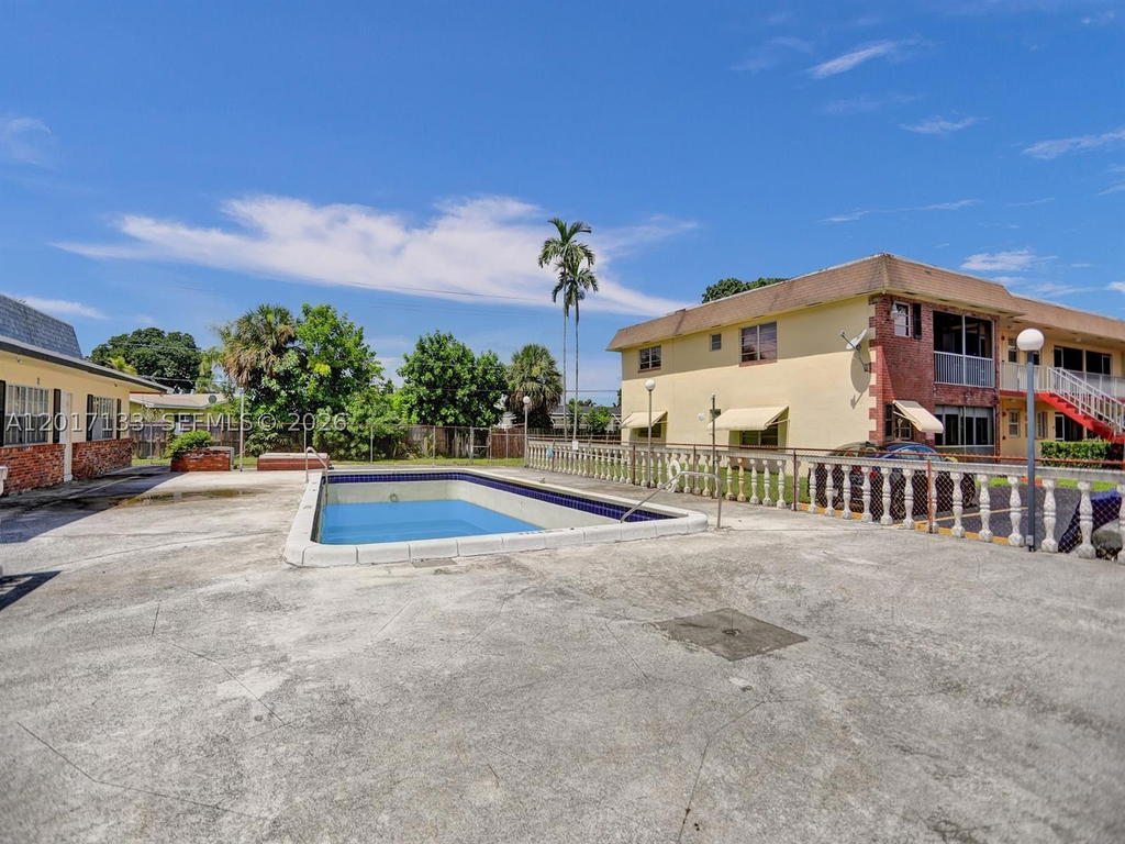 Real estate property located at 2040 81st Ave #117, Broward, University Manors Condo N, Pembroke Pines, FL