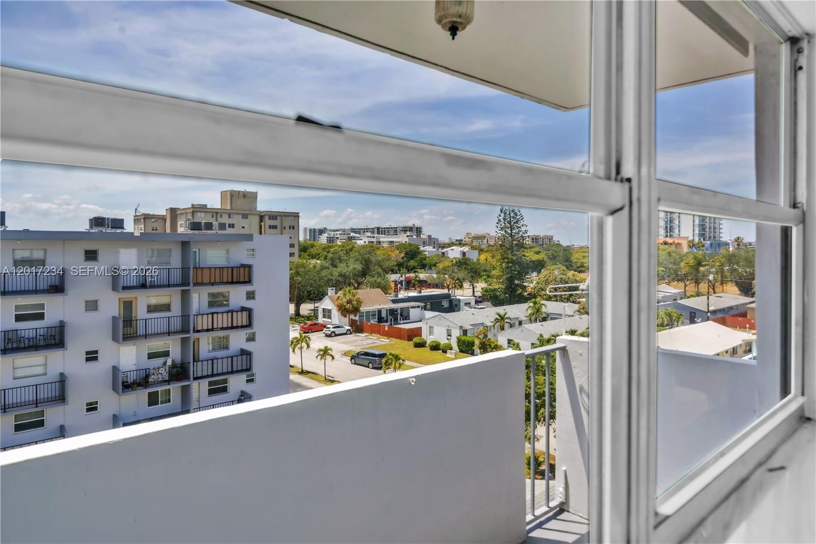 Real estate property located at 1720 Jefferson St #511, Broward, Sun Haven Towers Condo, Hollywood, FL