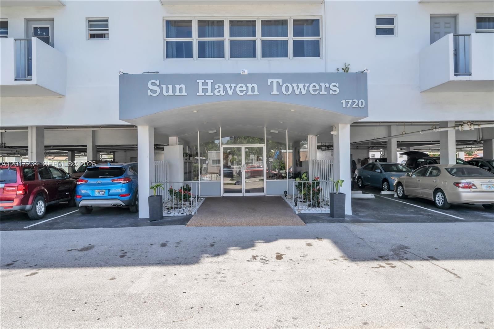 Real estate property located at 1720 Jefferson St #511, Broward, Sun Haven Towers Condo, Hollywood, FL