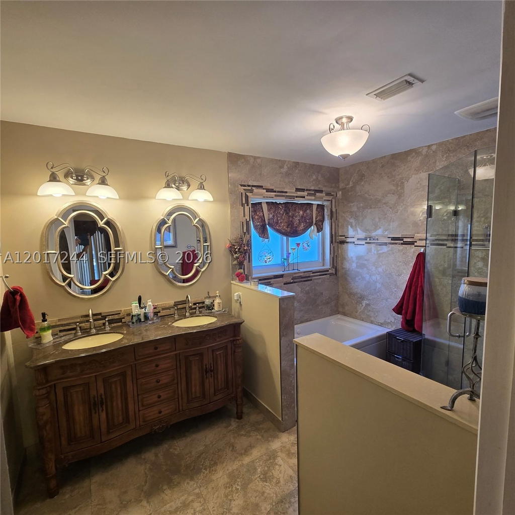 Real estate property located at 10940 18th Ct, Broward, Jacaranda Parcel 108, Plantation, FL