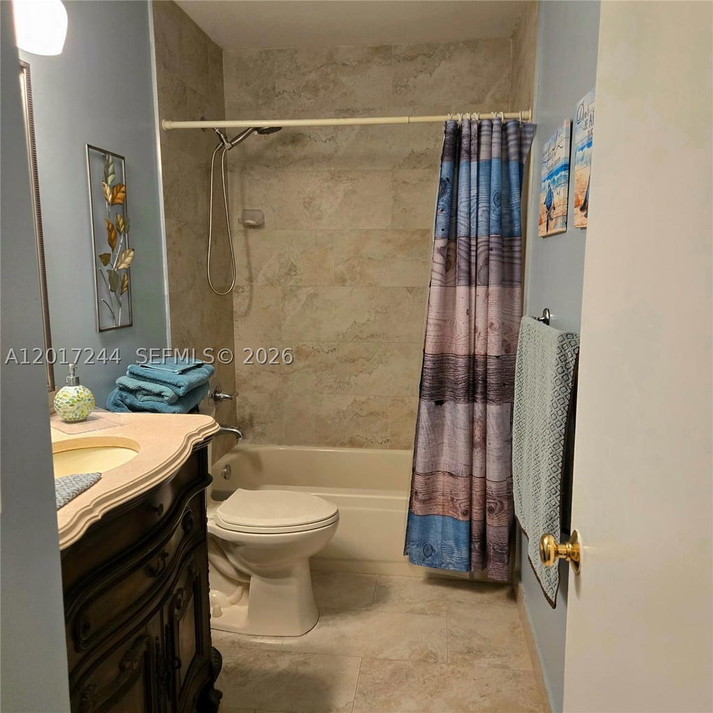 Real estate property located at 10940 18th Ct, Broward, Jacaranda Parcel 108, Plantation, FL