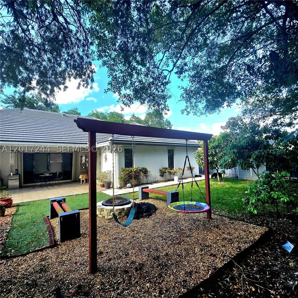 Real estate property located at 10940 18th Ct, Broward, Jacaranda Parcel 108, Plantation, FL
