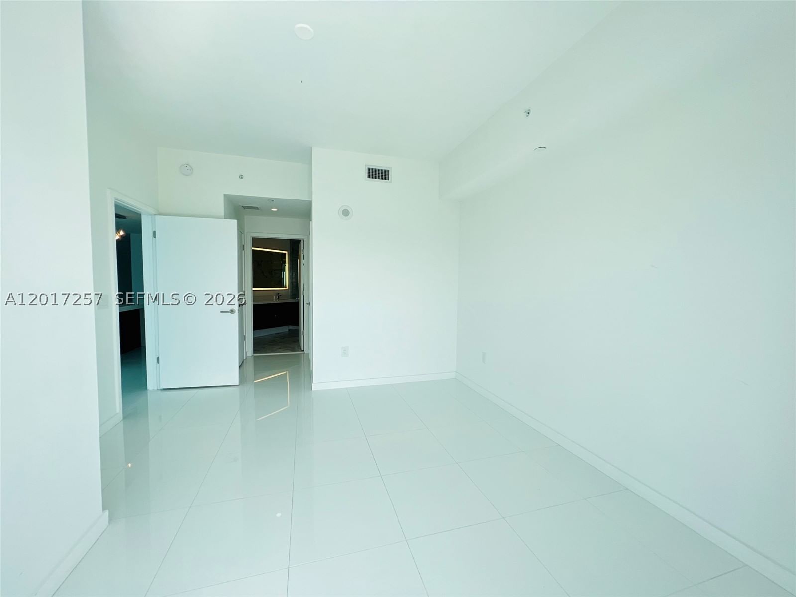 Real estate property located at 851 1st Av #2808, Miami-dade, Paramount Miami World Cent, Miami, FL