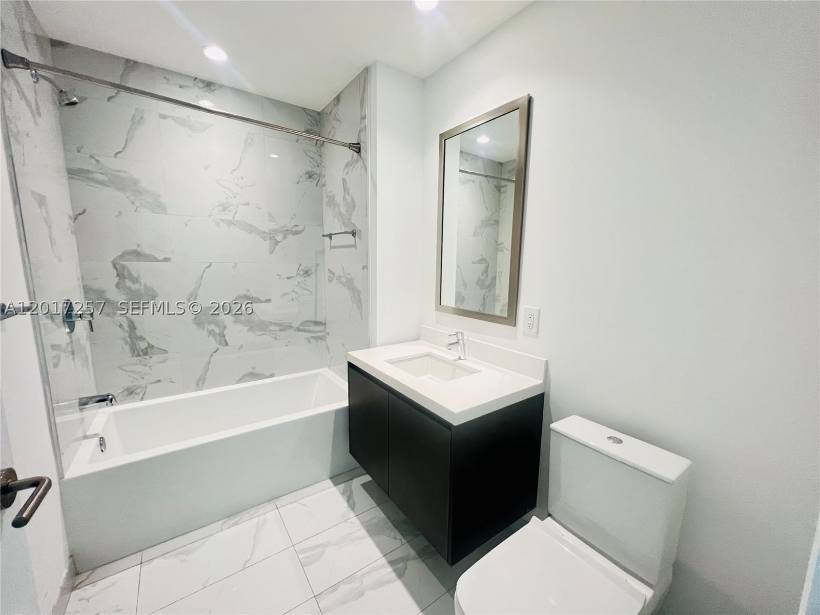 Real estate property located at 851 1st Av #2808, Miami-dade, Paramount Miami World Cent, Miami, FL