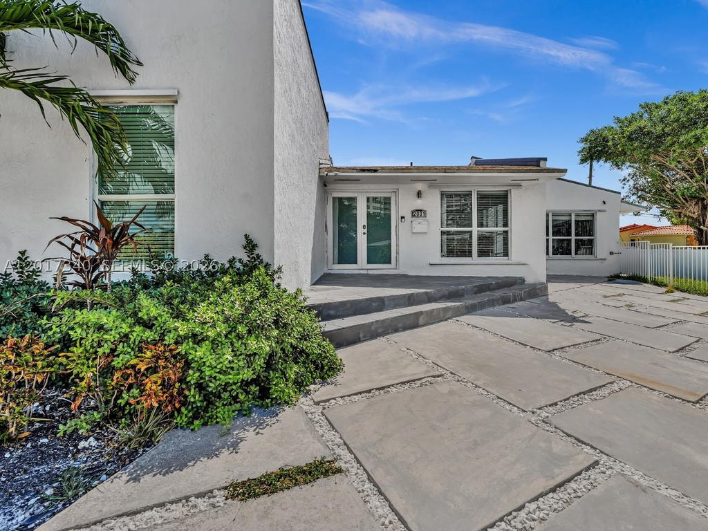 Real estate property located at 2001 122nd Rd, Miami-dade, San Souci Estates, North Miami, FL