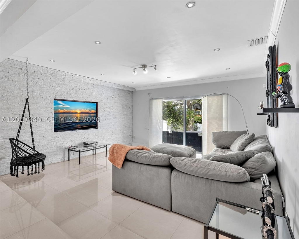 Real estate property located at 2001 122nd Rd, Miami-dade, San Souci Estates, North Miami, FL