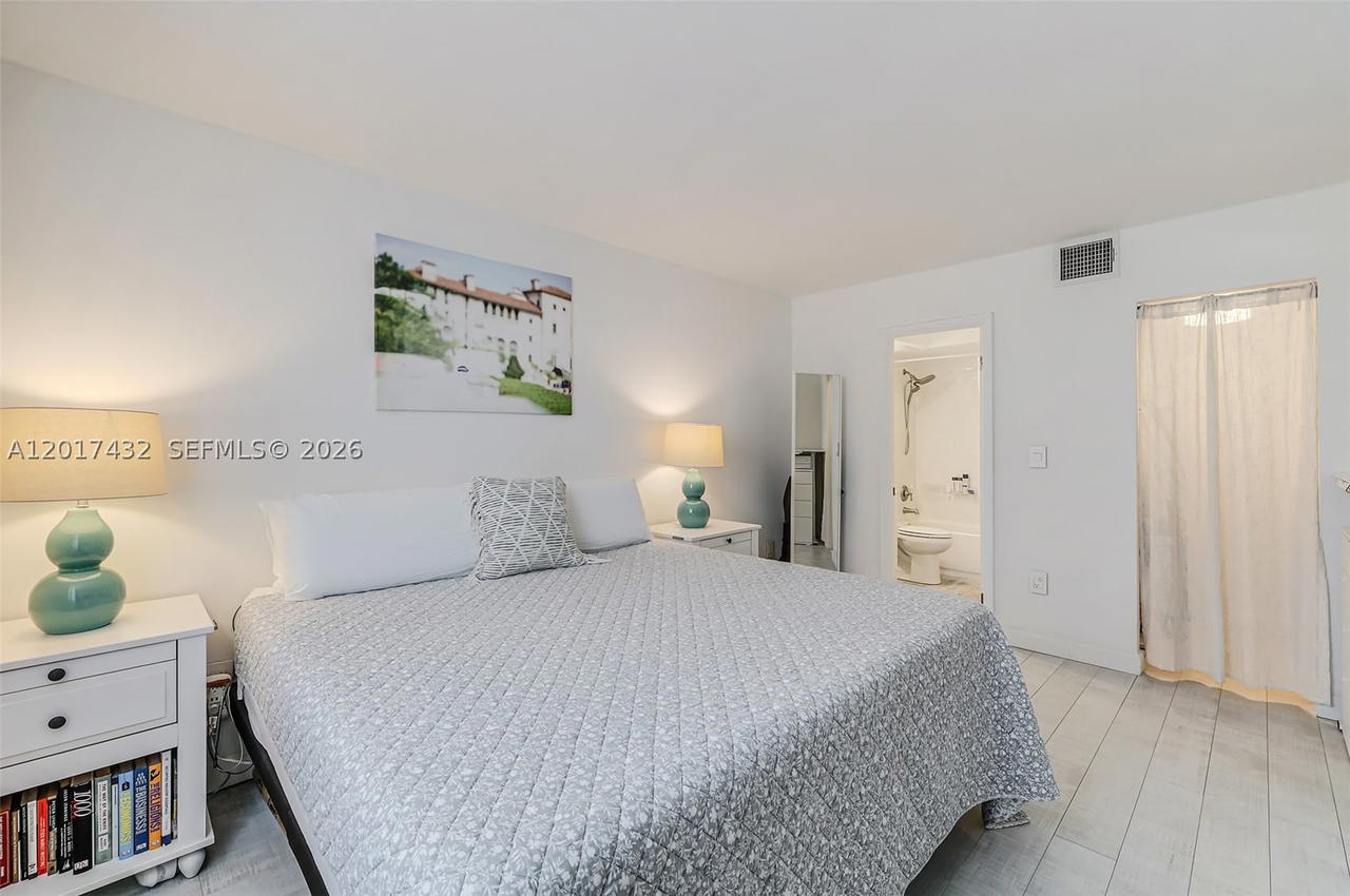 Real estate property located at 1331 Lincoln Rd #704, Miami-dade, Lincoln West Towers Condo, Miami Beach, FL