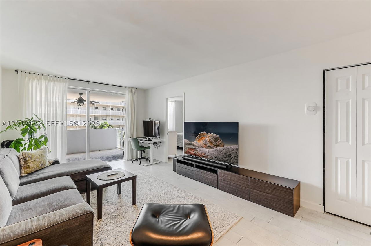 Real estate property located at 1331 Lincoln Rd #704, Miami-dade, Lincoln West Towers Condo, Miami Beach, FL