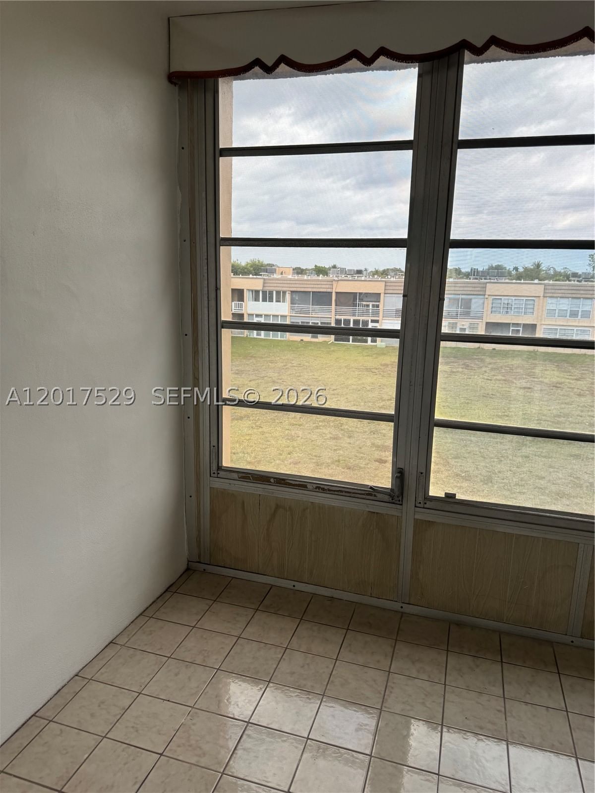 Real estate property located at 9041 Sunrise Lakes Blvd #303, Broward, Sunrise Lakes 90 Condo, Sunrise, FL