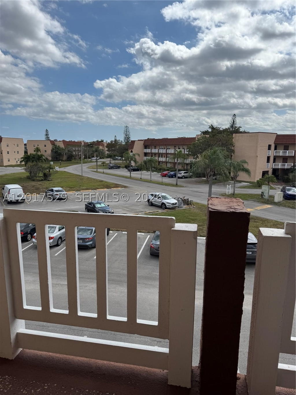 Real estate property located at 9041 Sunrise Lakes Blvd #303, Broward, Sunrise Lakes 90 Condo, Sunrise, FL