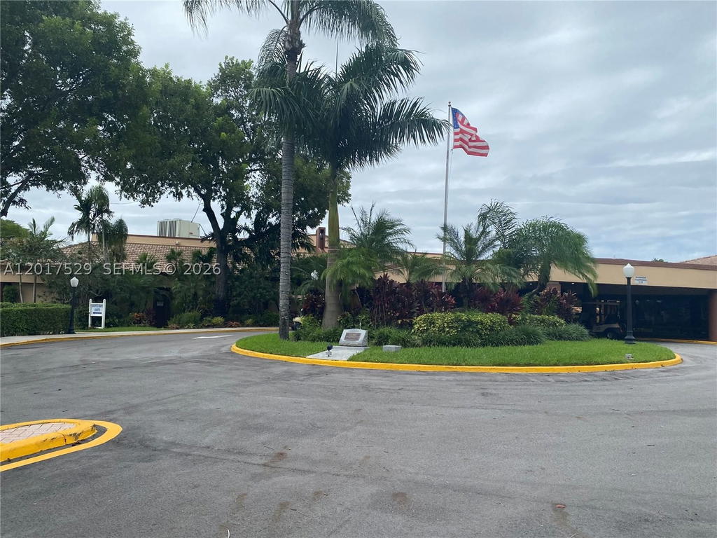 Real estate property located at 9041 Sunrise Lakes Blvd #303, Broward, Sunrise Lakes 90 Condo, Sunrise, FL