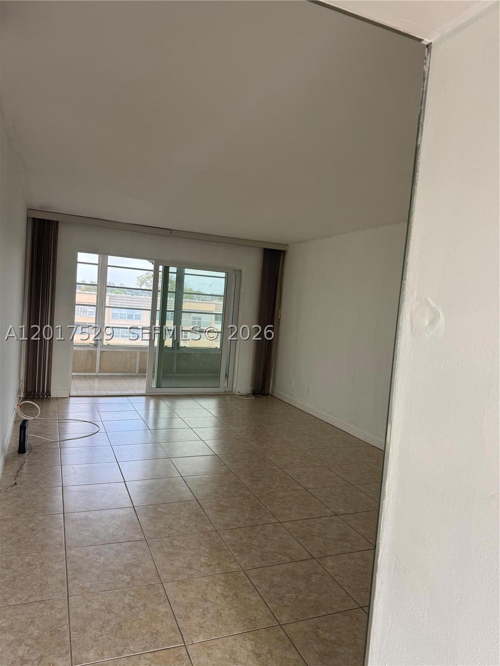 Real estate property located at 9041 Sunrise Lakes Blvd #303, Broward, Sunrise Lakes 90 Condo, Sunrise, FL