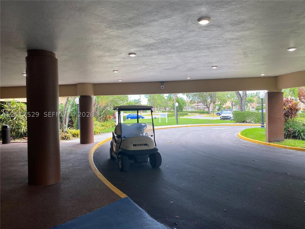 Real estate property located at 9041 Sunrise Lakes Blvd #303, Broward, Sunrise Lakes 90 Condo, Sunrise, FL