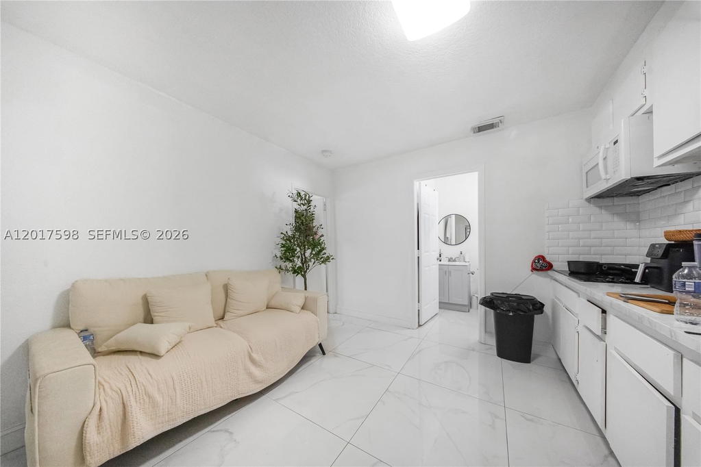 Real estate property located at 661 7th St, Miami-dade, Marjohn Park, Hialeah, FL