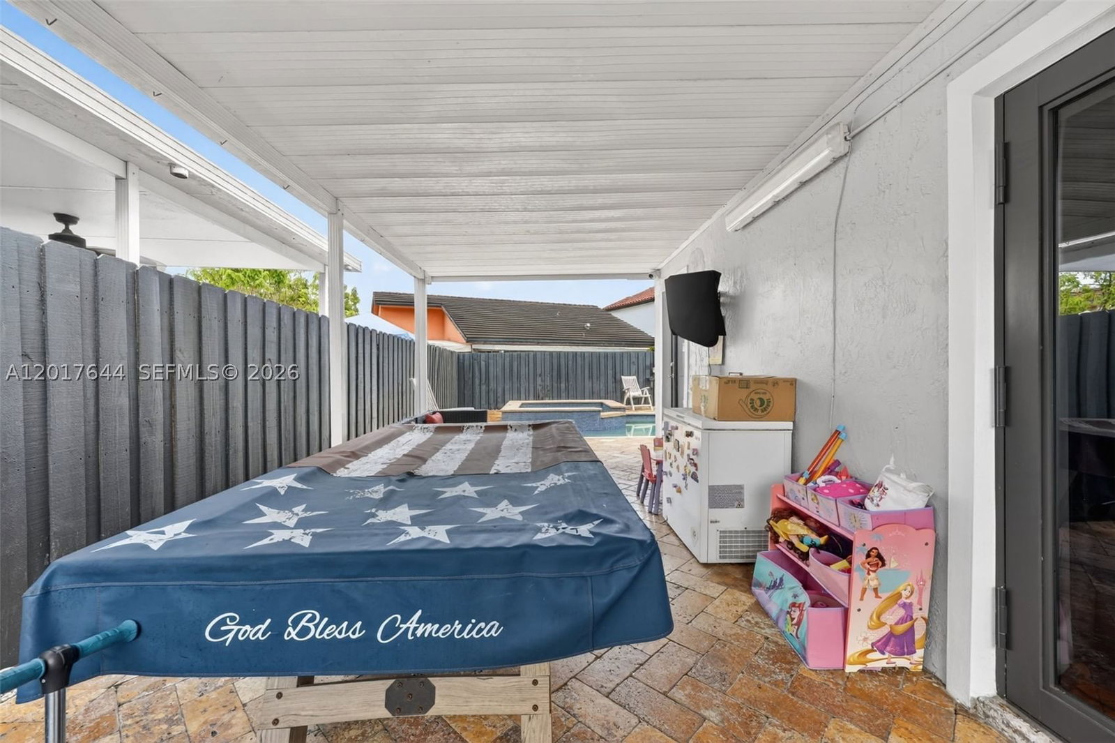 Real estate property located at 15613 63rd Ter, Miami-dade, Westwind Lakes Sec 6, Miami, FL