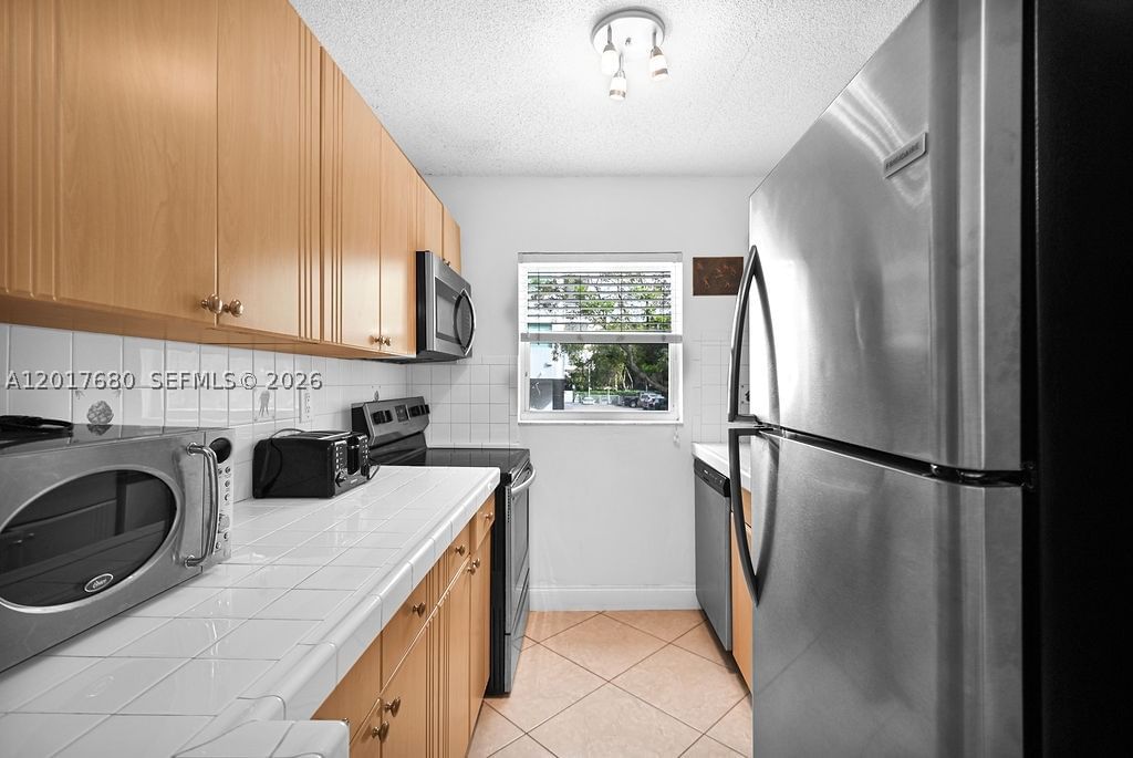 Real estate property located at 2920 28th Ter #207, Miami-dade, Groves Edge Condo, Miami, FL
