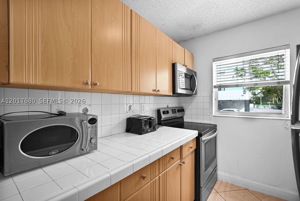 Real estate property located at 2920 28th Ter #207, Miami-dade, Groves Edge Condo, Miami, FL