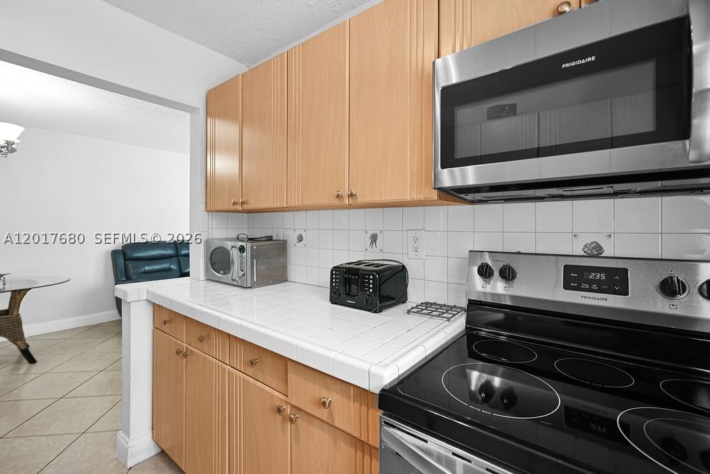 Real estate property located at 2920 28th Ter #207, Miami-dade, Groves Edge Condo, Miami, FL