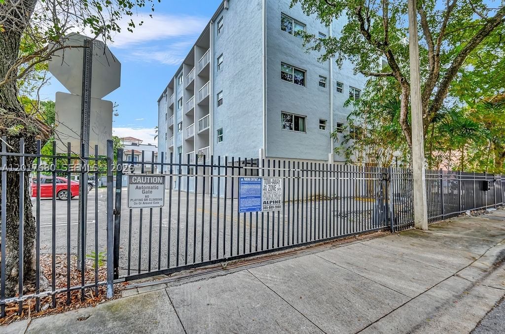 Real estate property located at 2920 28th Ter #207, Miami-dade, Groves Edge Condo, Miami, FL