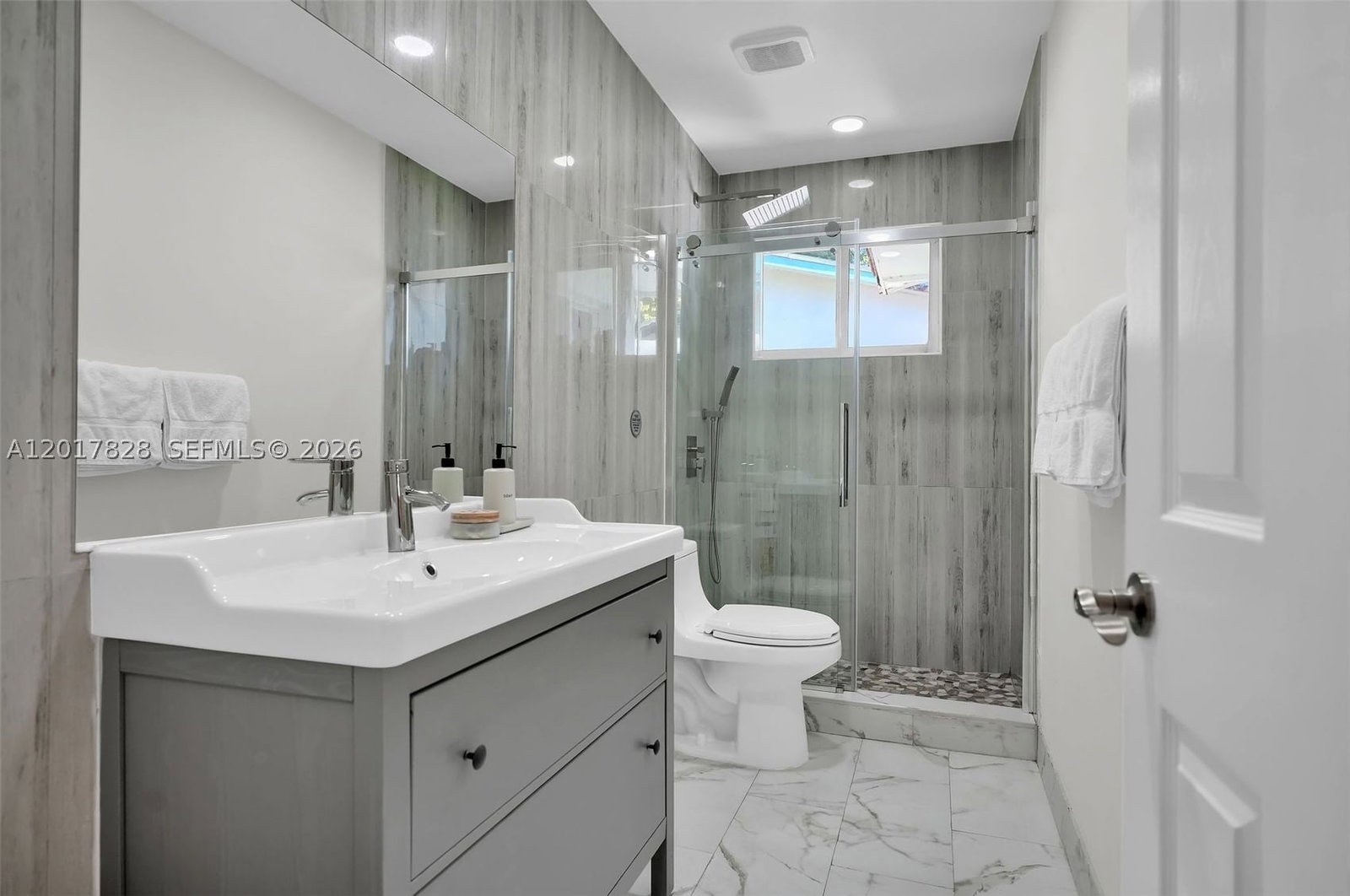 Real estate property located at 1301 Hollywood Blvd, Broward, Hollywood Lakes Section, Hollywood, FL