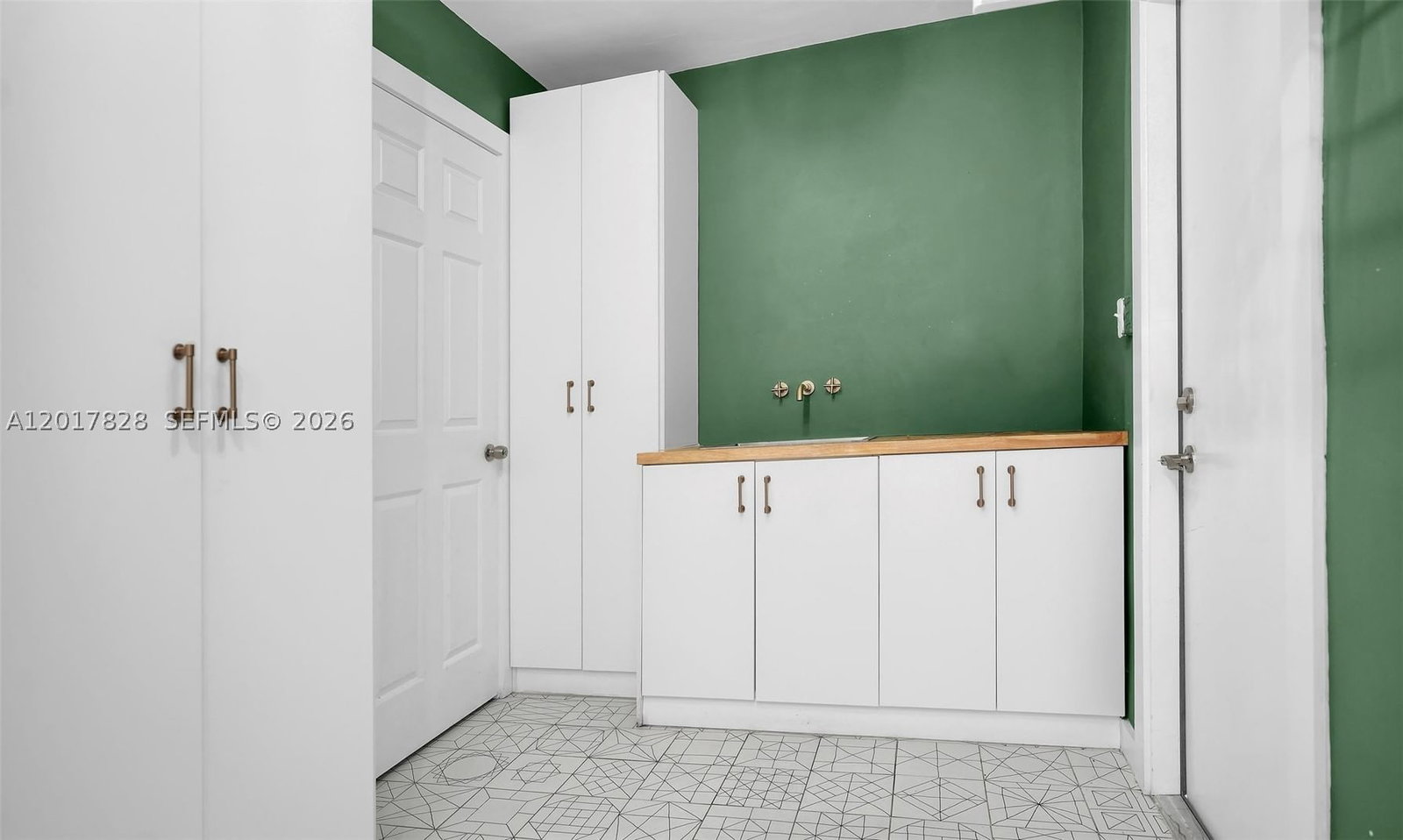 Real estate property located at 1301 Hollywood Blvd, Broward, Hollywood Lakes Section, Hollywood, FL