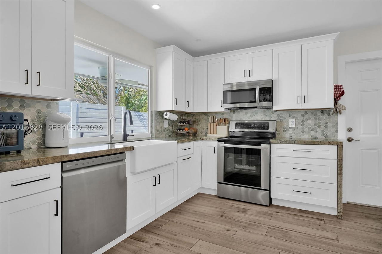 Real estate property located at 1301 Hollywood Blvd, Broward, Hollywood Lakes Section, Hollywood, FL