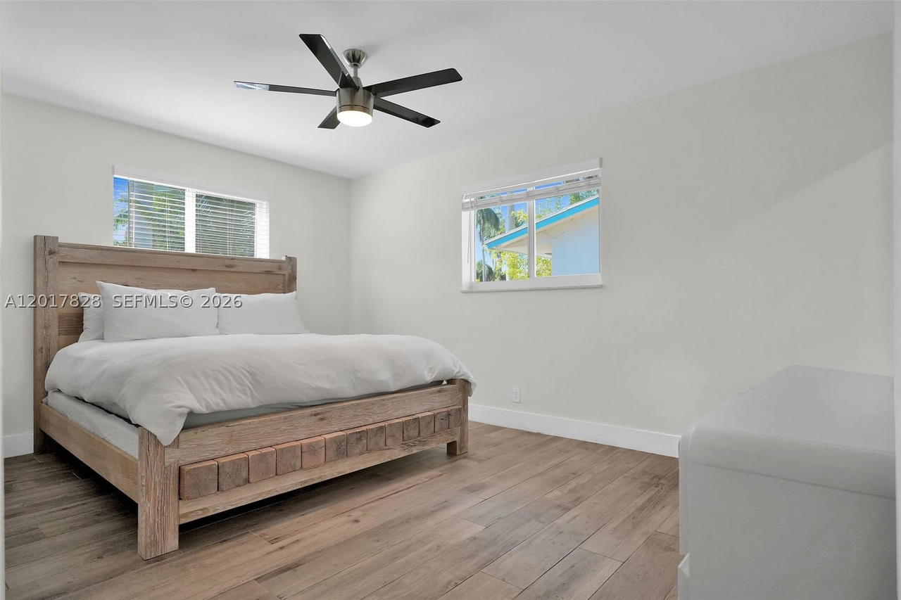 Real estate property located at 1301 Hollywood Blvd, Broward, Hollywood Lakes Section, Hollywood, FL