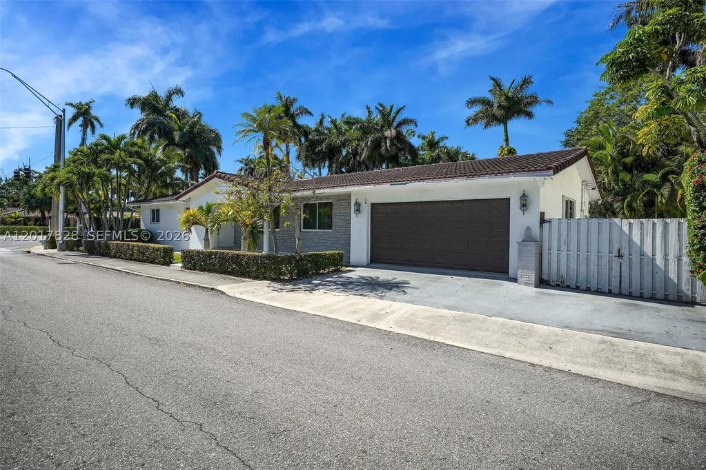 Real estate property located at 1301 Hollywood Blvd, Broward, Hollywood Lakes Section, Hollywood, FL