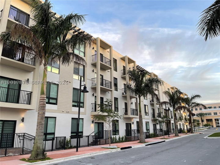 Real estate property located at 8201 41st St D-203, Miami-dade, Downtown Doral South Phas, Doral, FL