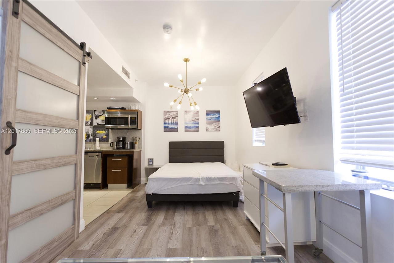 Real estate property located at 1036 Ocean Dr B308, Miami-dade, The Strand On Ocean Drive, Miami Beach, FL