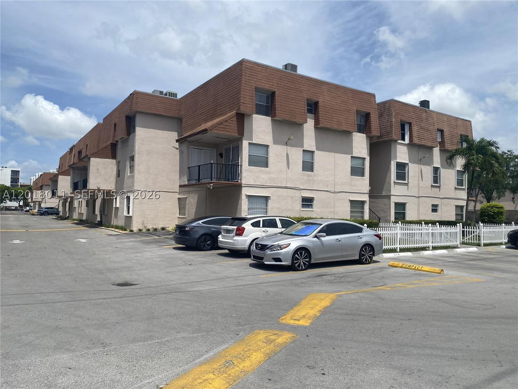 Real estate property located at 1560 46th St #117, Miami-dade, Mile Apts Condo, Hialeah, FL