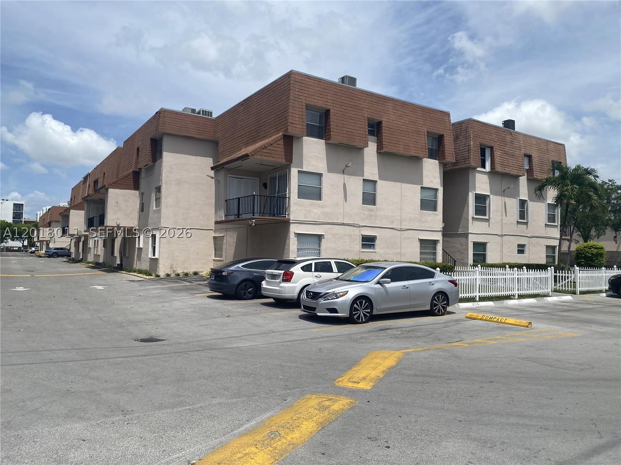 Real estate property located at 1560 46th St #117, Miami-dade, Mile Apts Condo, Hialeah, FL