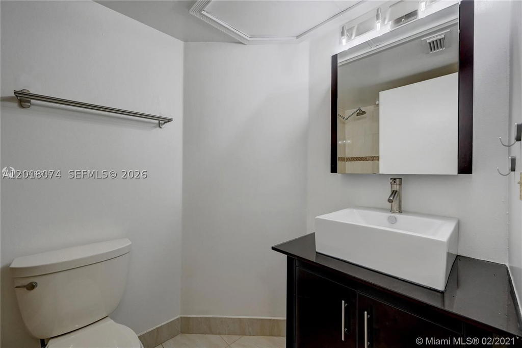 Real estate property located at 2850 Oakland Forest Dr #202, Broward, Lakeview Club Condo, Oakland Park, FL