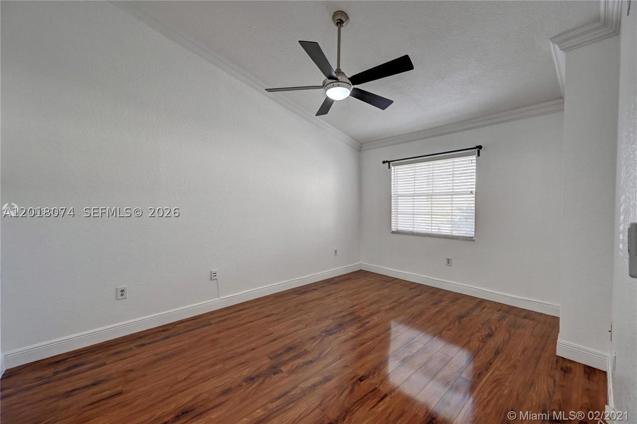 Real estate property located at 2850 Oakland Forest Dr #202, Broward, Lakeview Club Condo, Oakland Park, FL