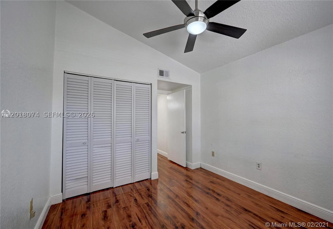 Real estate property located at 2850 Oakland Forest Dr #202, Broward, Lakeview Club Condo, Oakland Park, FL