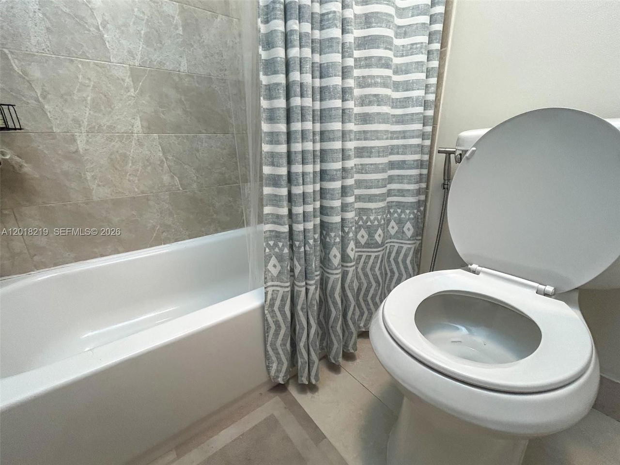 Real estate property located at 2042 Madeira Dr, Broward, Sectors 3 & 4 Boundary Pl, Weston, FL