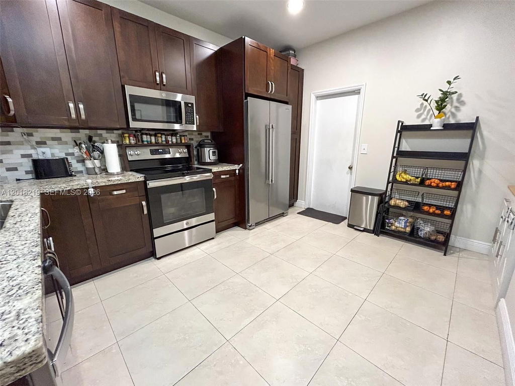 Real estate property located at 2042 Madeira Dr, Broward, Sectors 3 & 4 Boundary Pl, Weston, FL