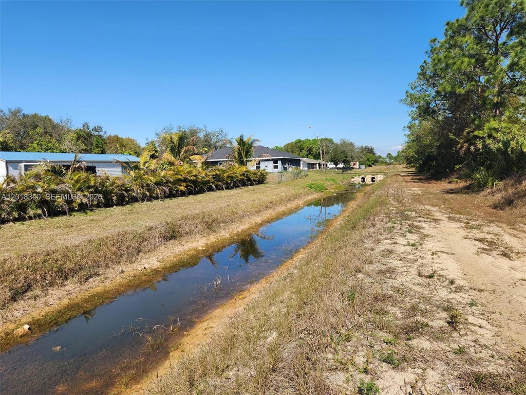Real estate property located at 706 JOHNS AVE, Lee, Lee County Unincorporated, Lehigh Acres, FL