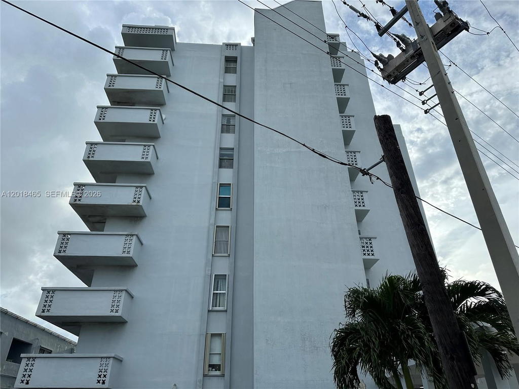 Real estate property located at 7118 Bonita Dr #305, Miami-dade, Fountain Towers Condo, Miami Beach, FL