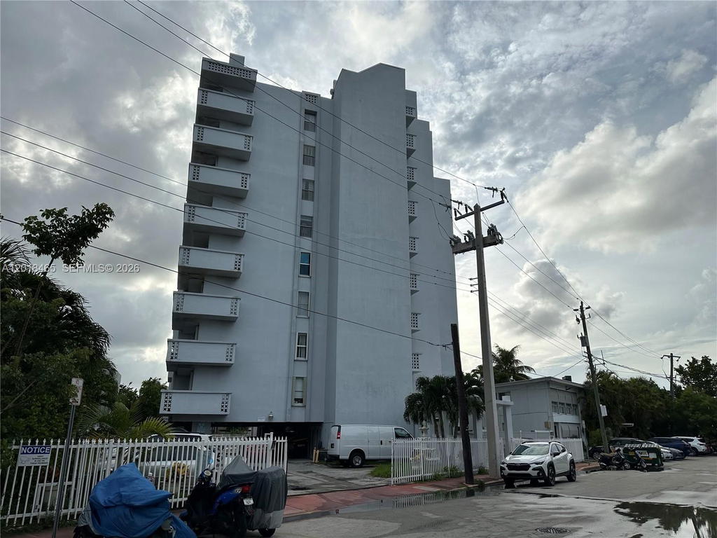 Real estate property located at 7118 Bonita Dr #305, Miami-dade, Fountain Towers Condo, Miami Beach, FL