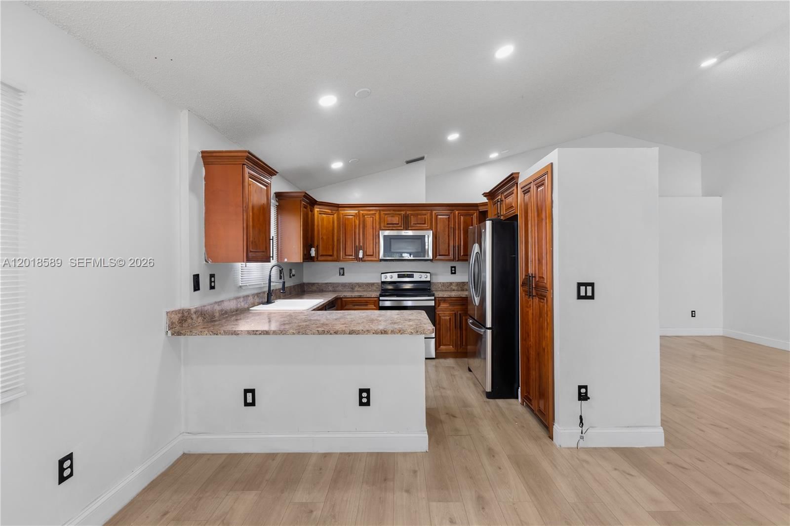 Real estate property located at 1035 Jasmine Ln, Broward, North Lauderdale Division, North Lauderdale, FL