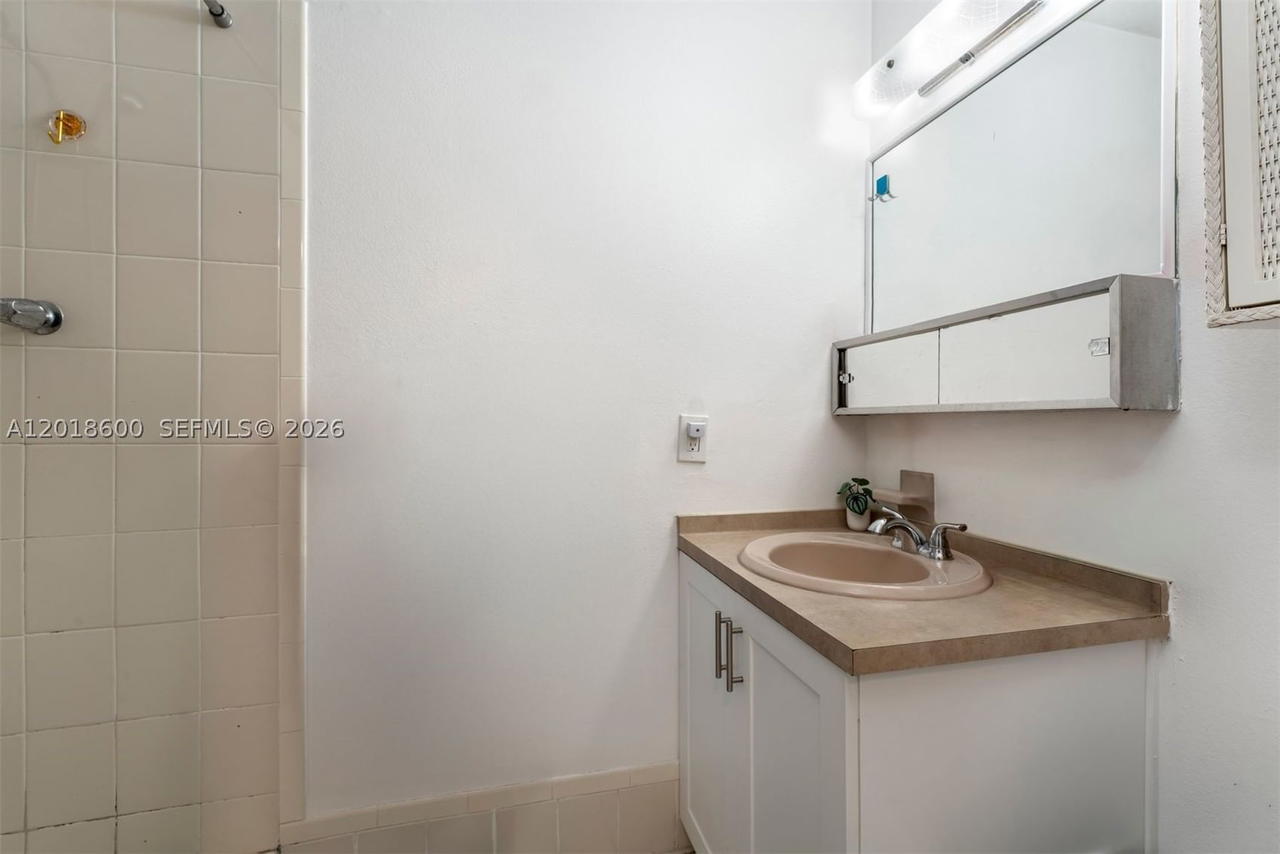 Real estate property located at 1900 54th St #220, Miami-dade, Westland Eden Condo Ii, Hialeah, FL